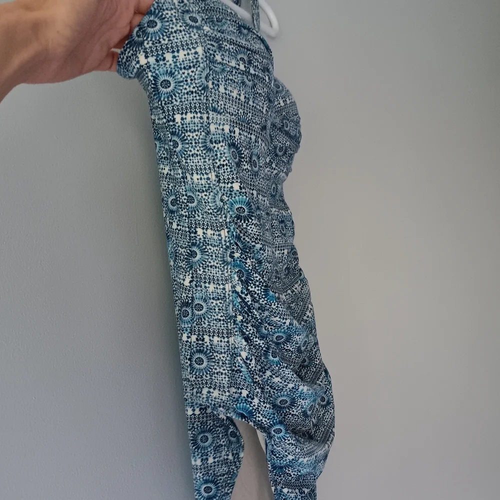 Niptuck One Piece Joanne Swimsuit Multi Fit Cups Side Panel Blue White Size 10 - Picture 9 of 11